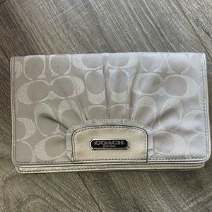 Coach clutch/wristlet